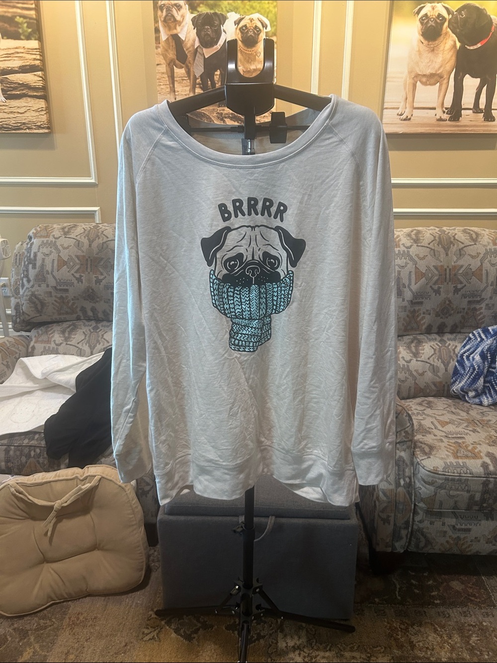 Cozy Light Gray Crewneck Sweatshirt with Pug Graphic